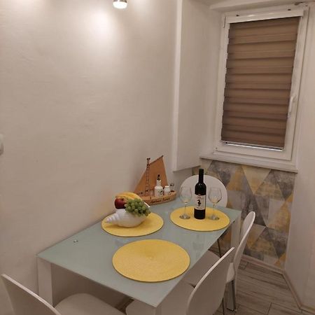 Apartmant Bionda Novi Vinodolski, Cozy And Nice Apartment For 4 People In The City Center Экстерьер фото