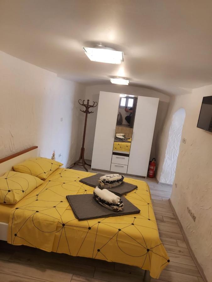 Apartmant Bionda Novi Vinodolski, Cozy And Nice Apartment For 4 People In The City Center Экстерьер фото