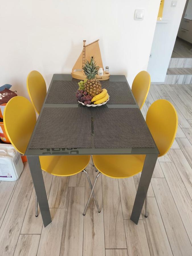 Apartmant Bionda Novi Vinodolski, Cozy And Nice Apartment For 4 People In The City Center Экстерьер фото