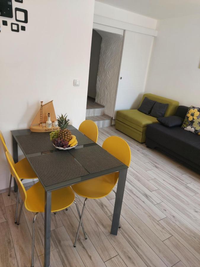 Apartmant Bionda Novi Vinodolski, Cozy And Nice Apartment For 4 People In The City Center Экстерьер фото