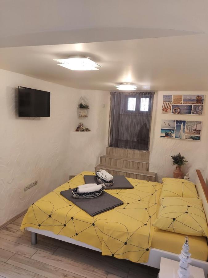 Apartmant Bionda Novi Vinodolski, Cozy And Nice Apartment For 4 People In The City Center Экстерьер фото