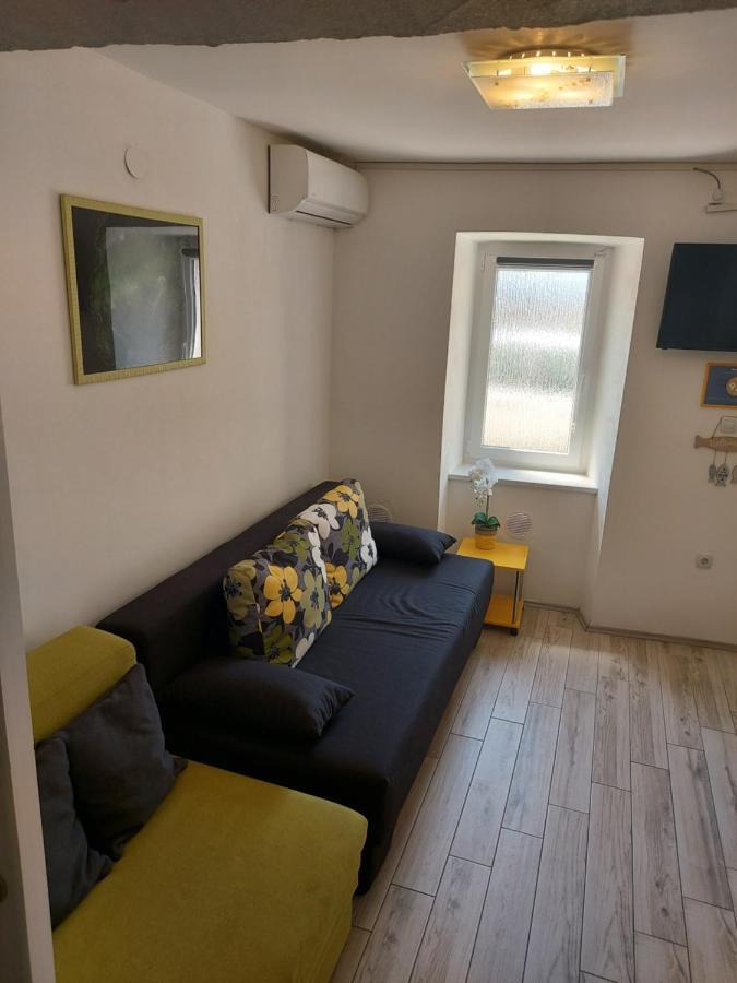 Apartmant Bionda Novi Vinodolski, Cozy And Nice Apartment For 4 People In The City Center Экстерьер фото