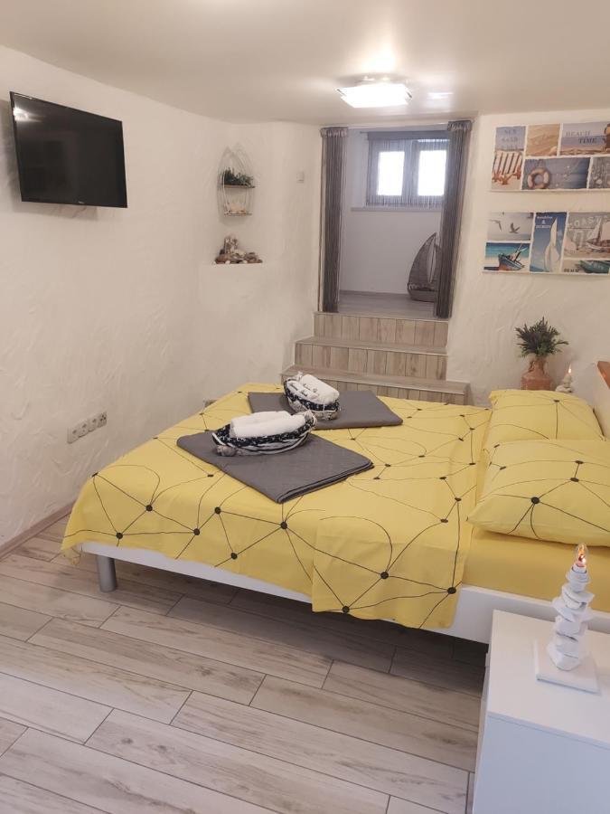 Apartmant Bionda Novi Vinodolski, Cozy And Nice Apartment For 4 People In The City Center Экстерьер фото