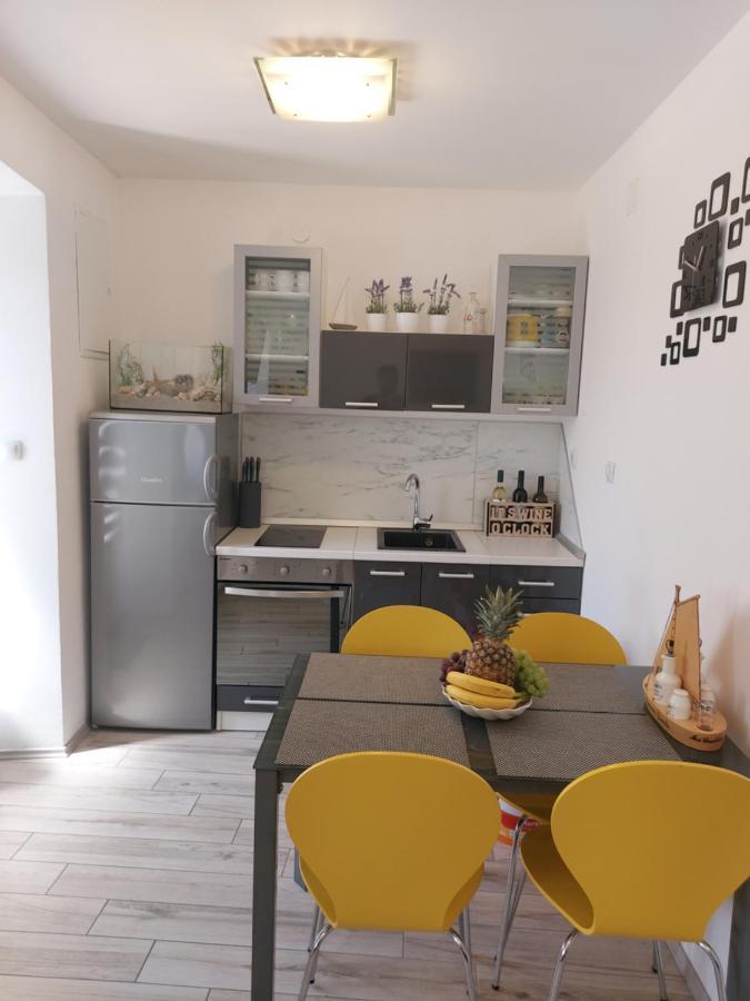 Apartmant Bionda Novi Vinodolski, Cozy And Nice Apartment For 4 People In The City Center Экстерьер фото