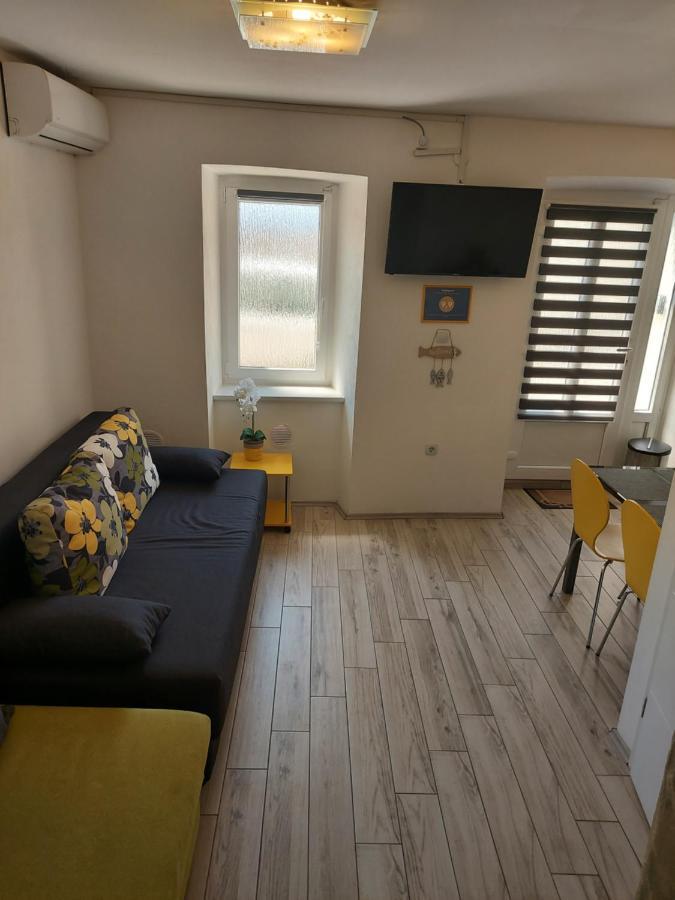 Apartmant Bionda Novi Vinodolski, Cozy And Nice Apartment For 4 People In The City Center Экстерьер фото