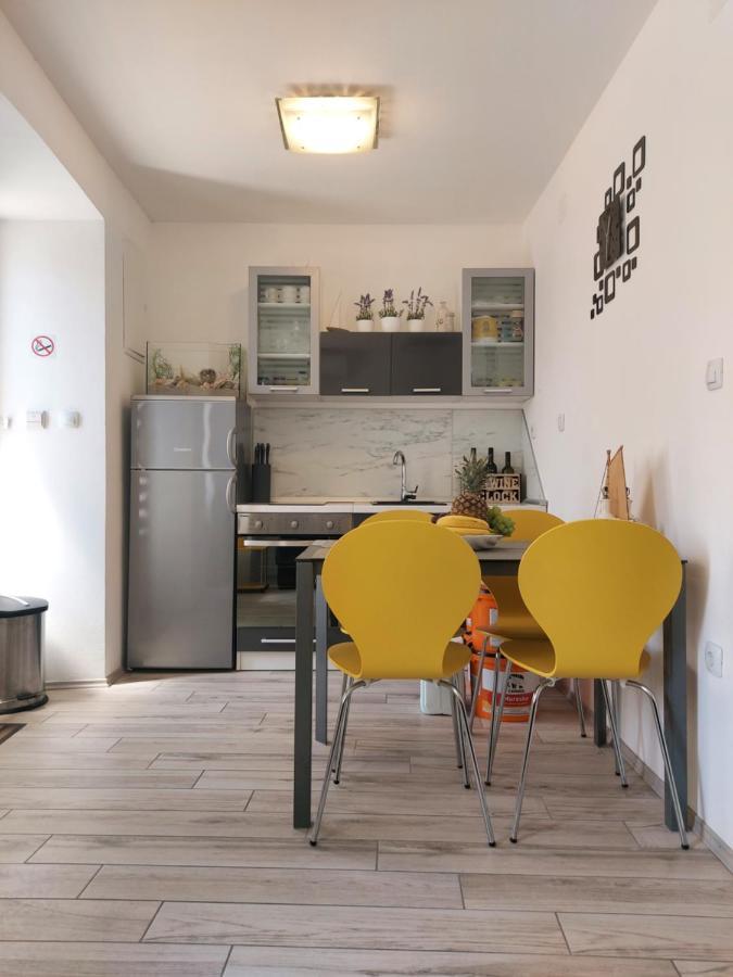 Apartmant Bionda Novi Vinodolski, Cozy And Nice Apartment For 4 People In The City Center Экстерьер фото