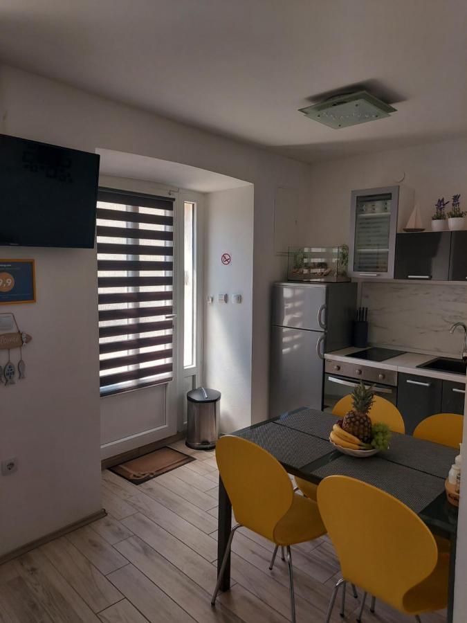 Apartmant Bionda Novi Vinodolski, Cozy And Nice Apartment For 4 People In The City Center Экстерьер фото