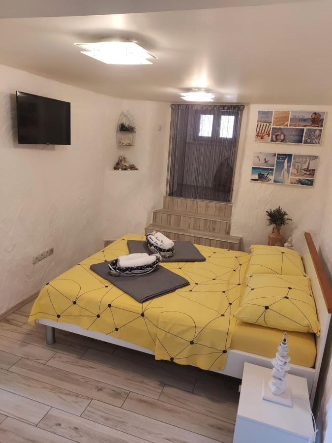 Apartmant Bionda Novi Vinodolski, Cozy And Nice Apartment For 4 People In The City Center Экстерьер фото