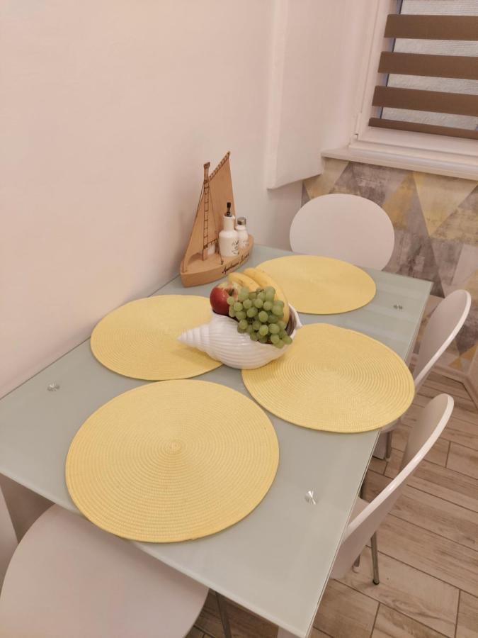 Apartmant Bionda Novi Vinodolski, Cozy And Nice Apartment For 4 People In The City Center Экстерьер фото