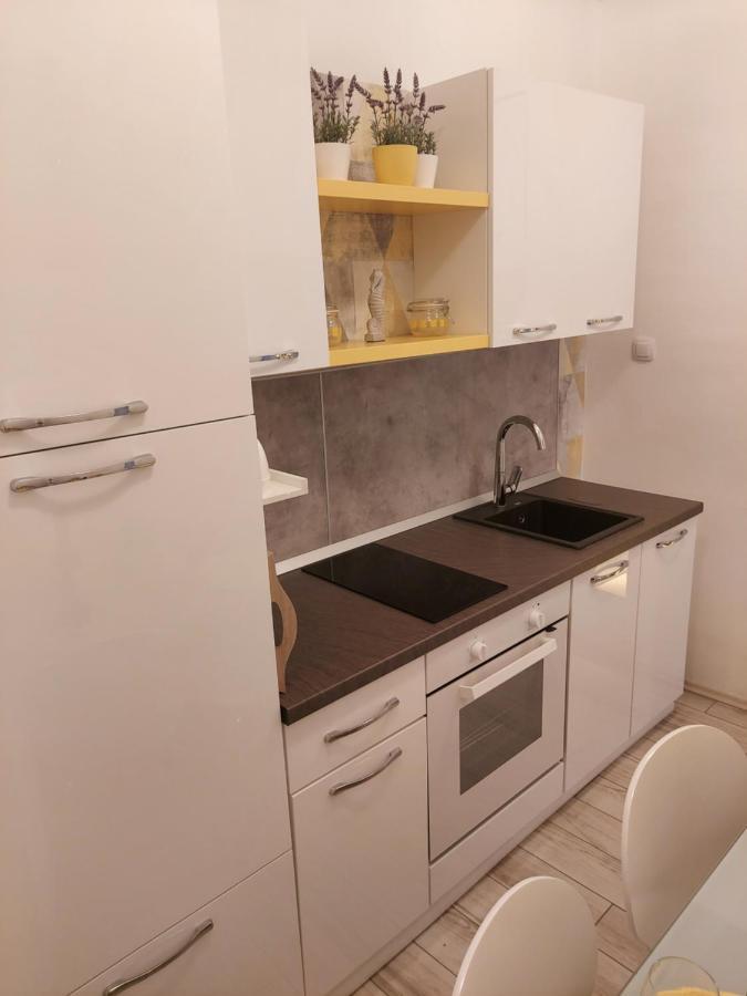 Apartmant Bionda Novi Vinodolski, Cozy And Nice Apartment For 4 People In The City Center Экстерьер фото