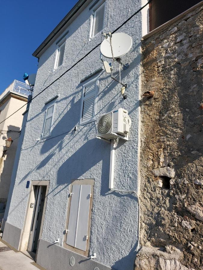 Apartmant Bionda Novi Vinodolski, Cozy And Nice Apartment For 4 People In The City Center Экстерьер фото
