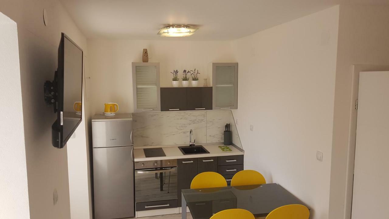 Apartmant Bionda Novi Vinodolski, Cozy And Nice Apartment For 4 People In The City Center Экстерьер фото
