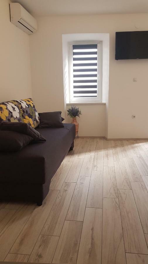 Apartmant Bionda Novi Vinodolski, Cozy And Nice Apartment For 4 People In The City Center Экстерьер фото