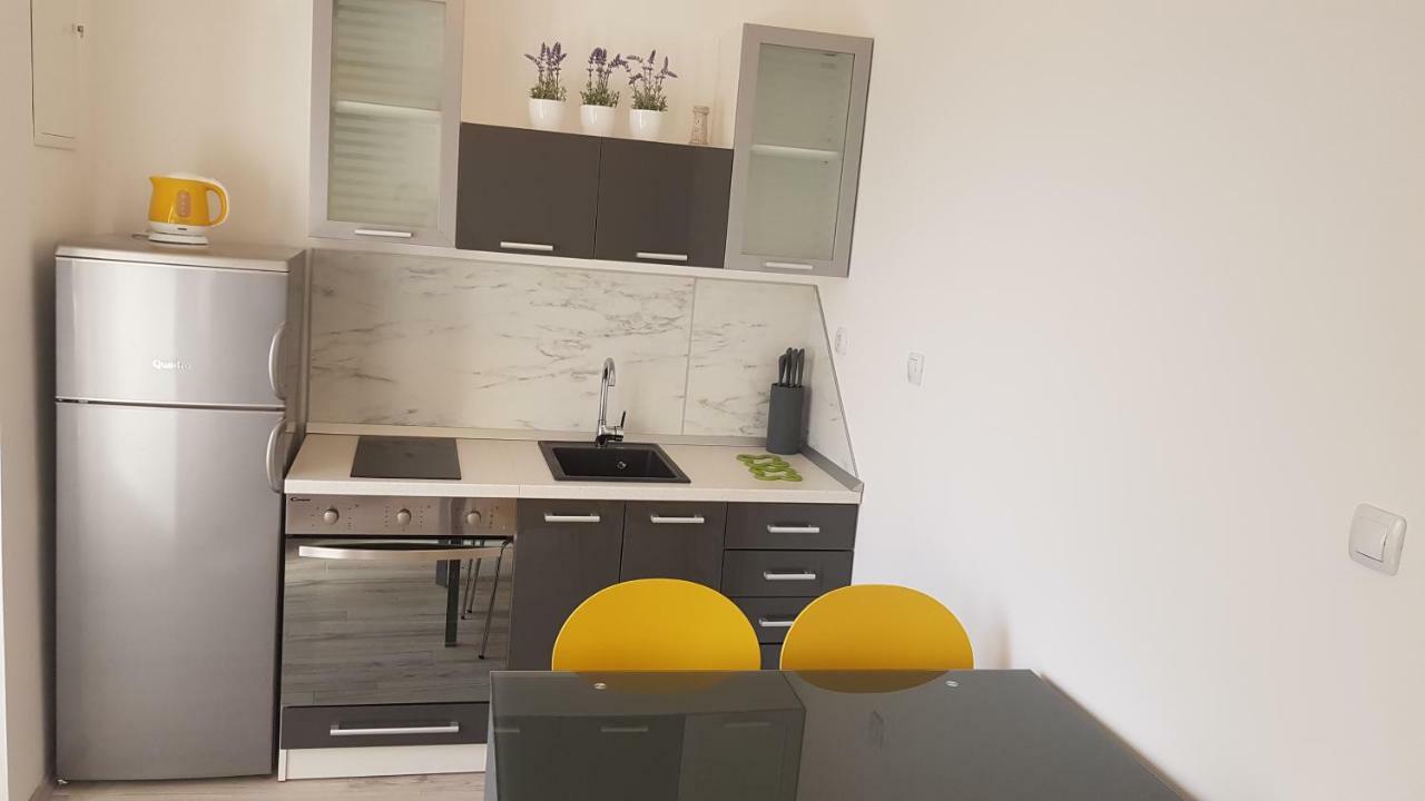 Apartmant Bionda Novi Vinodolski, Cozy And Nice Apartment For 4 People In The City Center Экстерьер фото