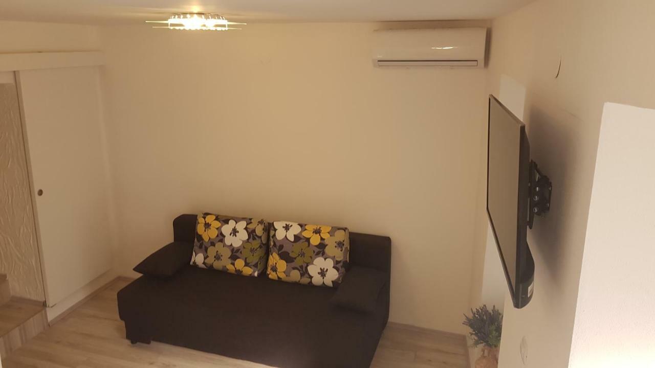 Apartmant Bionda Novi Vinodolski, Cozy And Nice Apartment For 4 People In The City Center Экстерьер фото